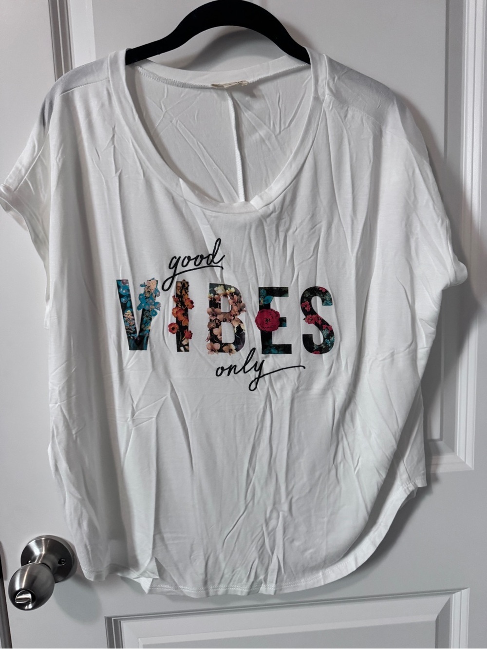NWOT-Hem & Thread White 'Good Vibes Only' Floral Graphic Tee-Small